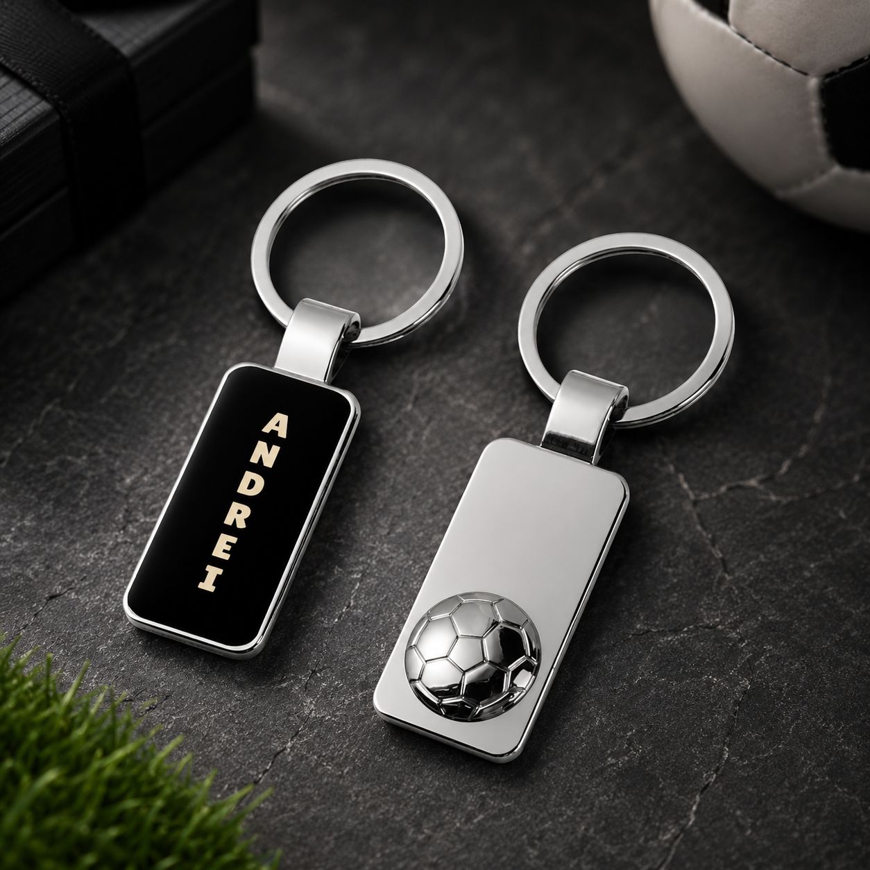 Breloc fotbal personalizat cu numele tau